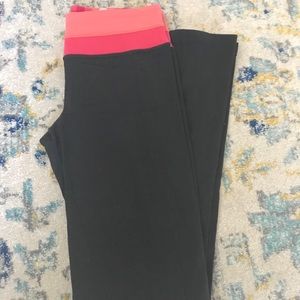 Lululemon reversible Groove pants size 4